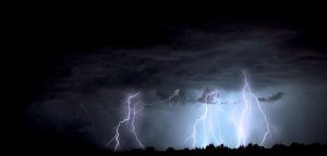 Cómo Proteger la Piscina de las Tormentas